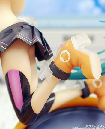 Vocaloid 2 Hatsune Miku Cheerful Ver. 1/8 PVC figure by Good Smile Company Vocaloid 2 Hatsune Miku Cheerful Ver. 1/8 PVC figure by Good Smile Company