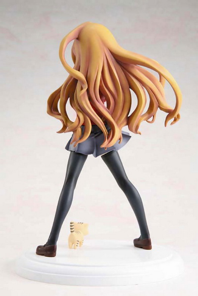taiga aisaka statue